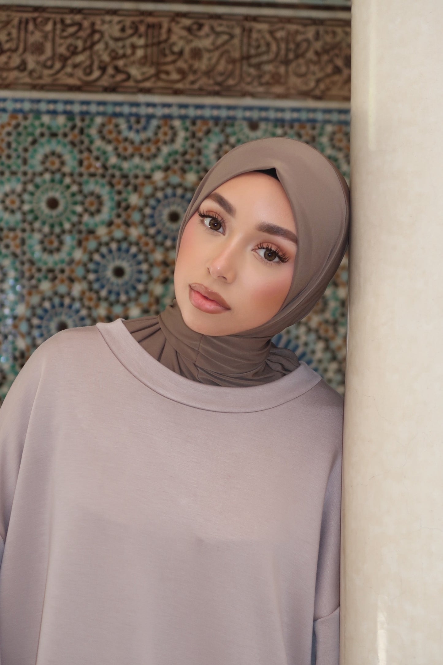 HIJAB CAGOULE À BOUTONS TOFFEE