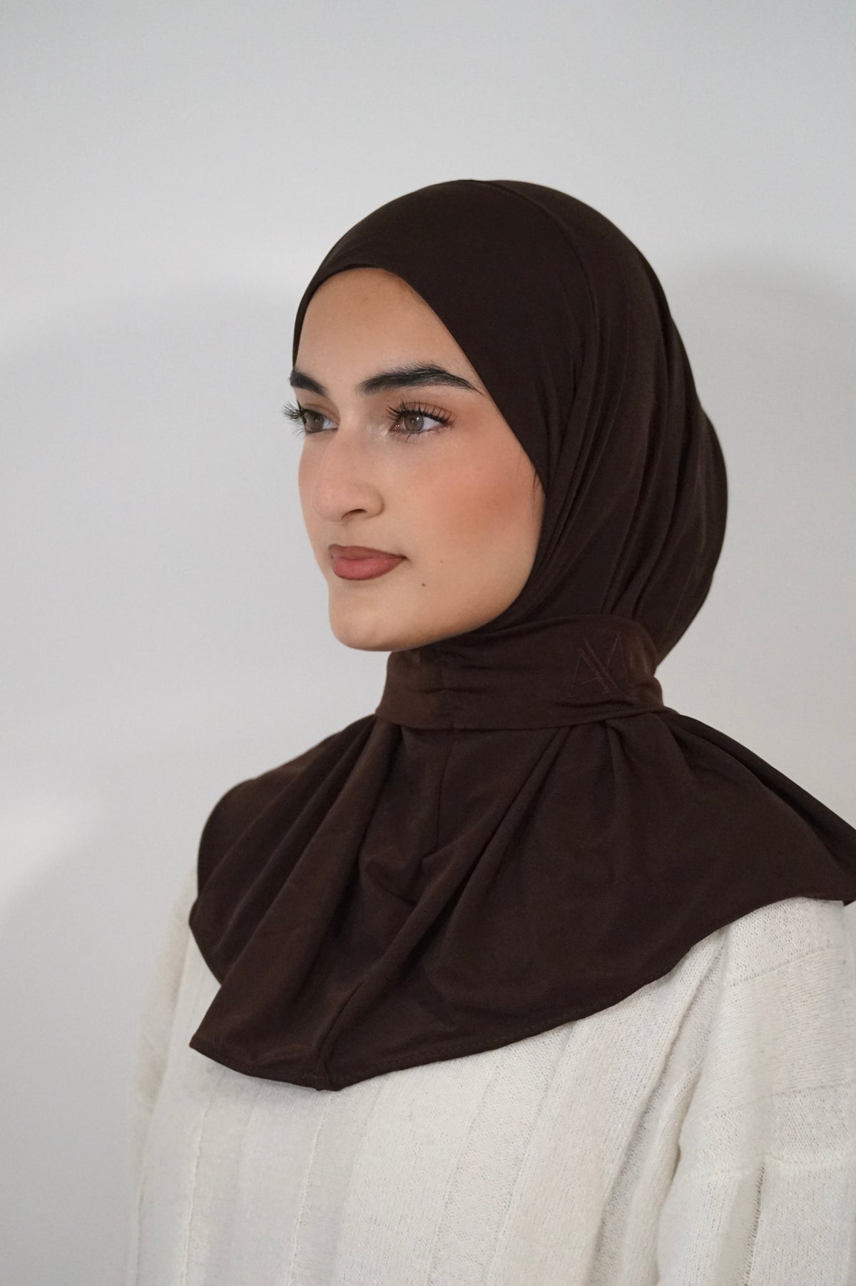 HIJAB CAGOULE À BOUTONS DARK BROWN