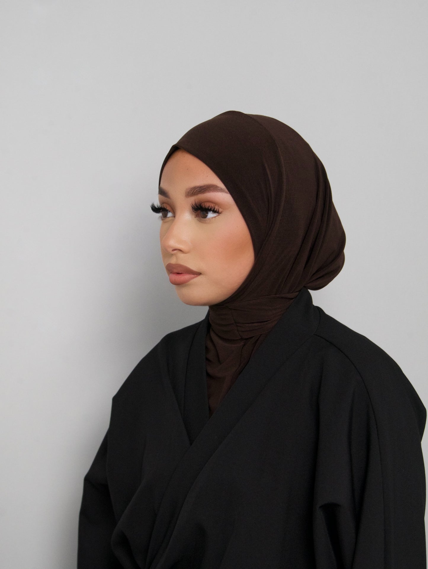 HIJAB CAGOULE MARRON À BOUTONS