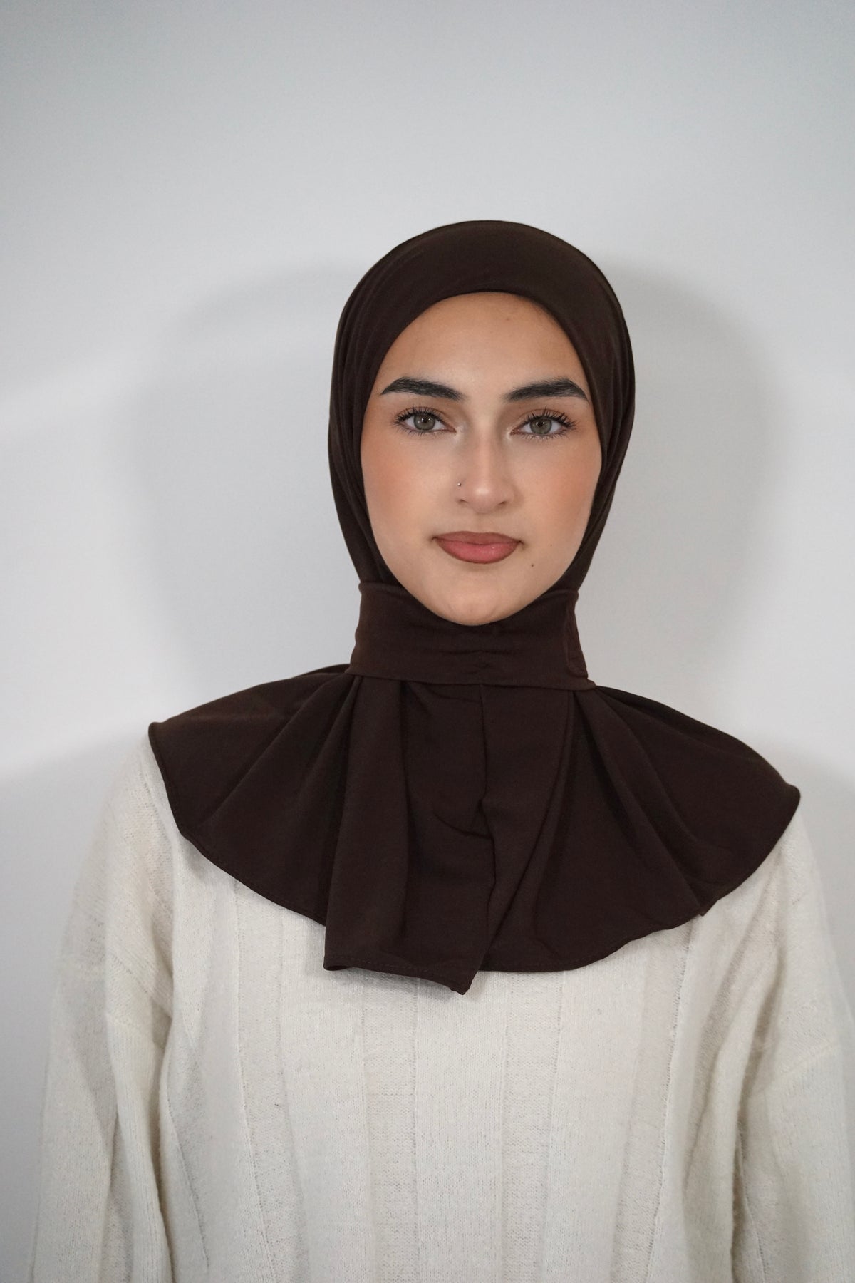 HIJAB CAGOULE À BOUTONS DARK BROWN