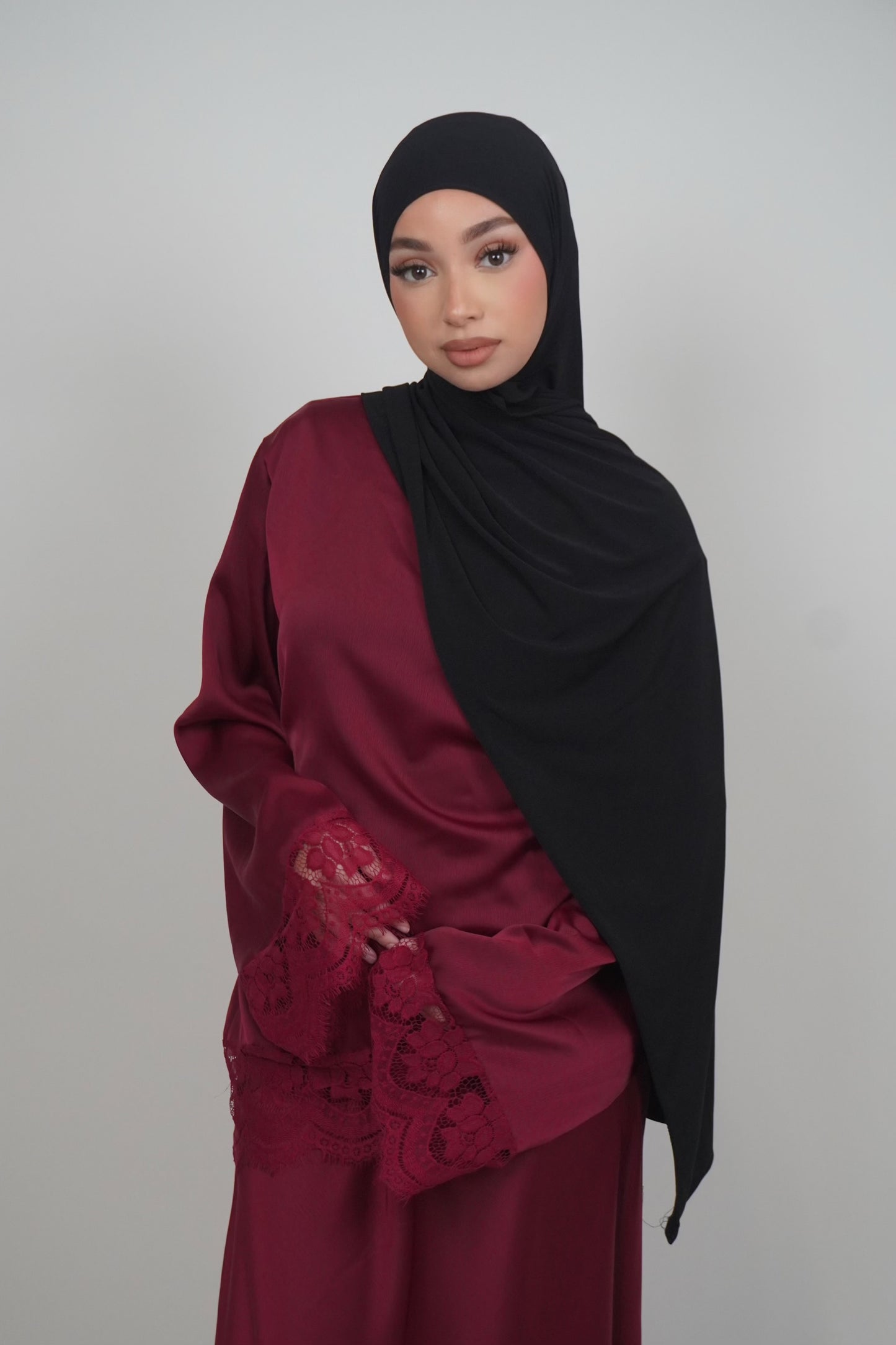 ENSEMBLE SATINÉ À DENTELLE 