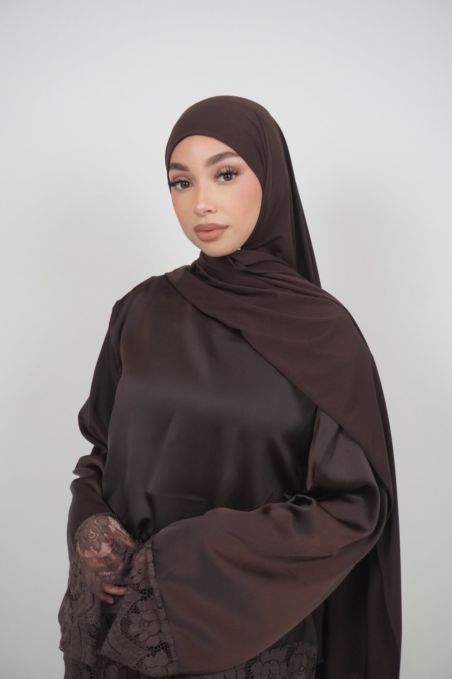 ENSEMBLE SATINÉ À DENTELLE 