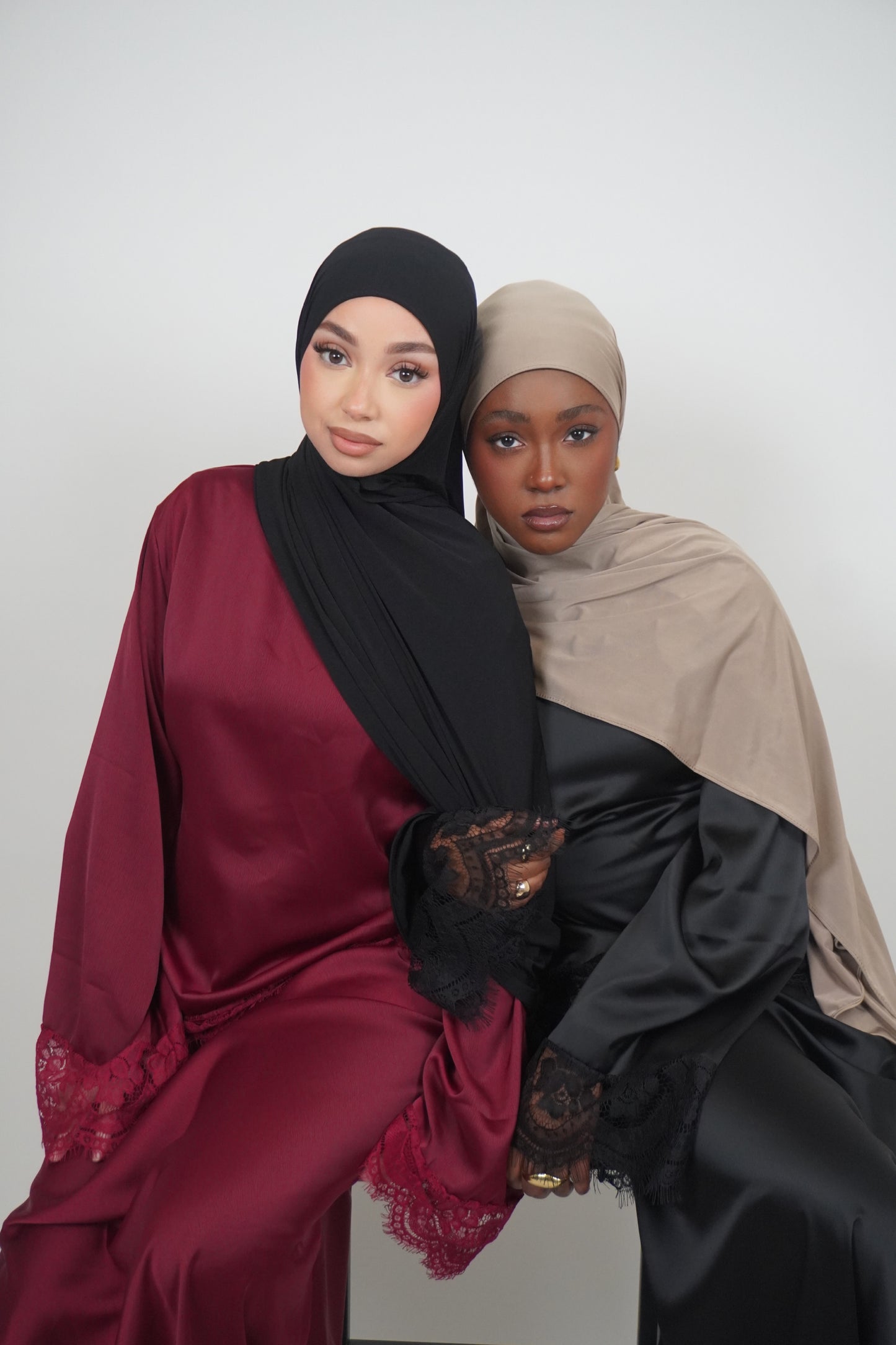 ENSEMBLE SATINÉ À DENTELLE 