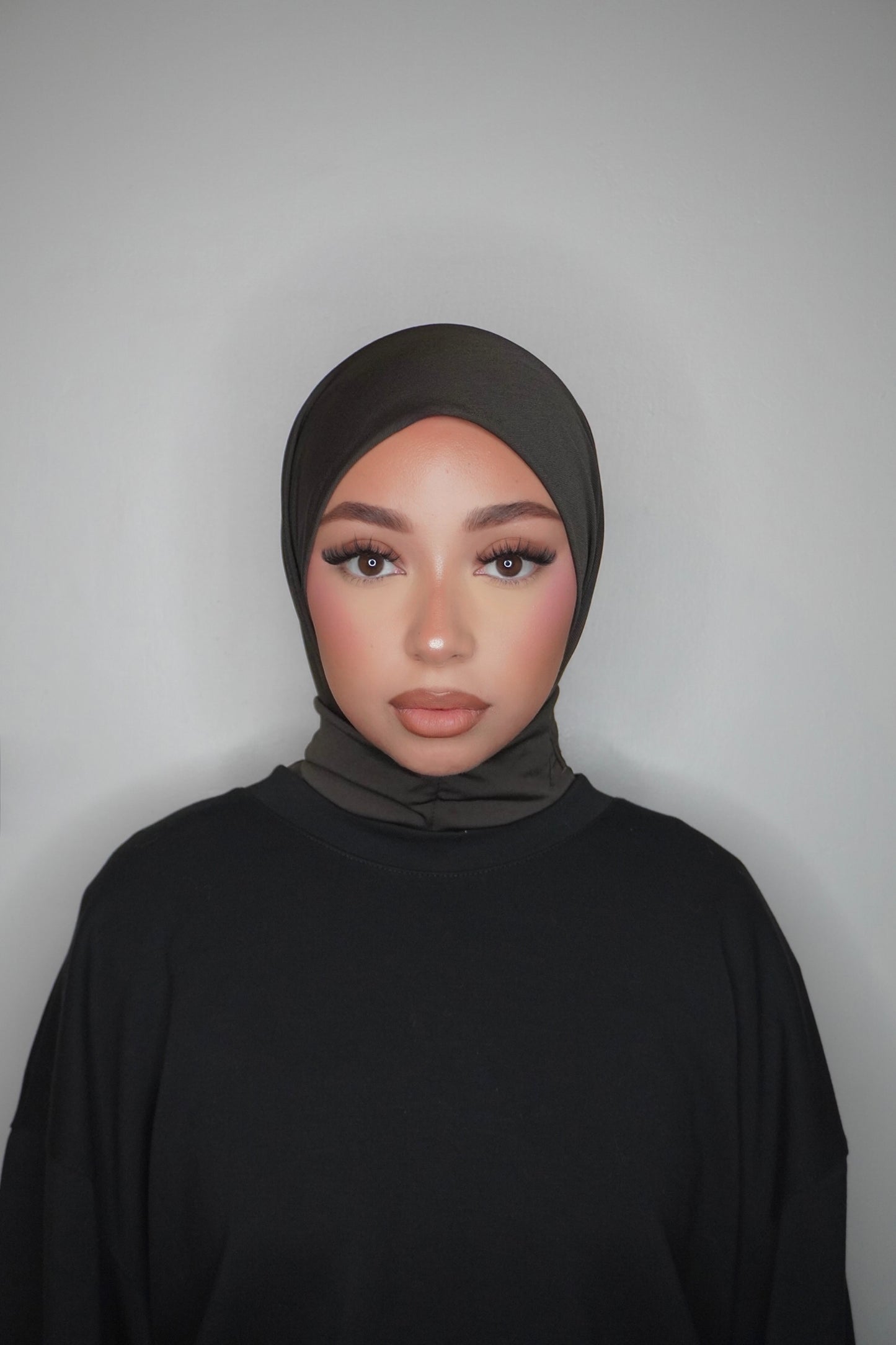 HIJAB CAGOULE À BOUTONS DARK BROWN