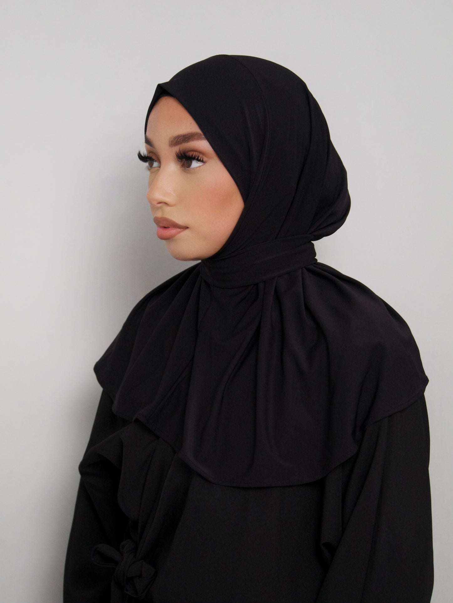 HIJAB CAGOULE NOIR À BOUTONS