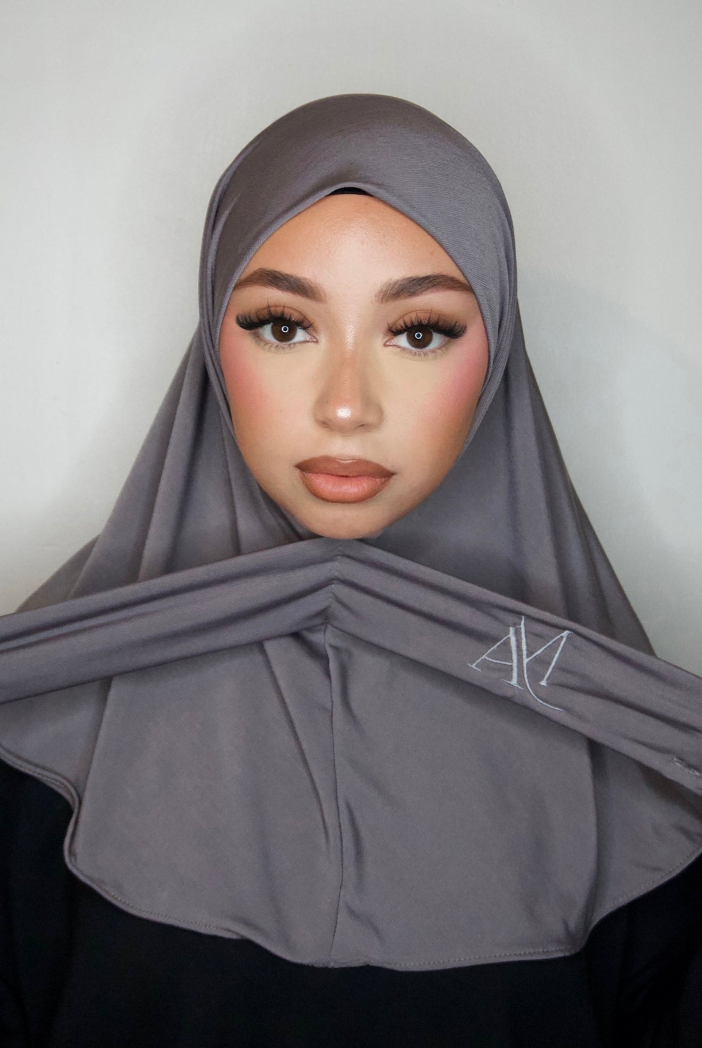 HIJAB CAGOULE À BOUTONS TAUPE GRIS
