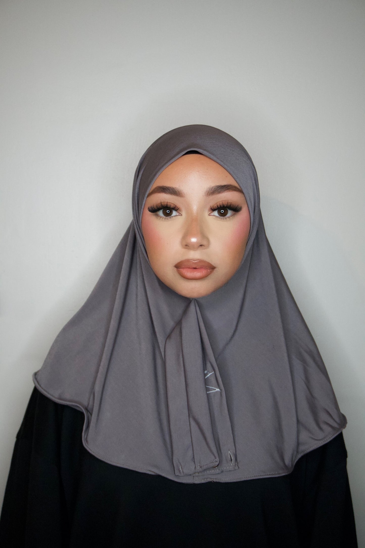 HIJAB CAGOULE À BOUTONS TAUPE GRIS