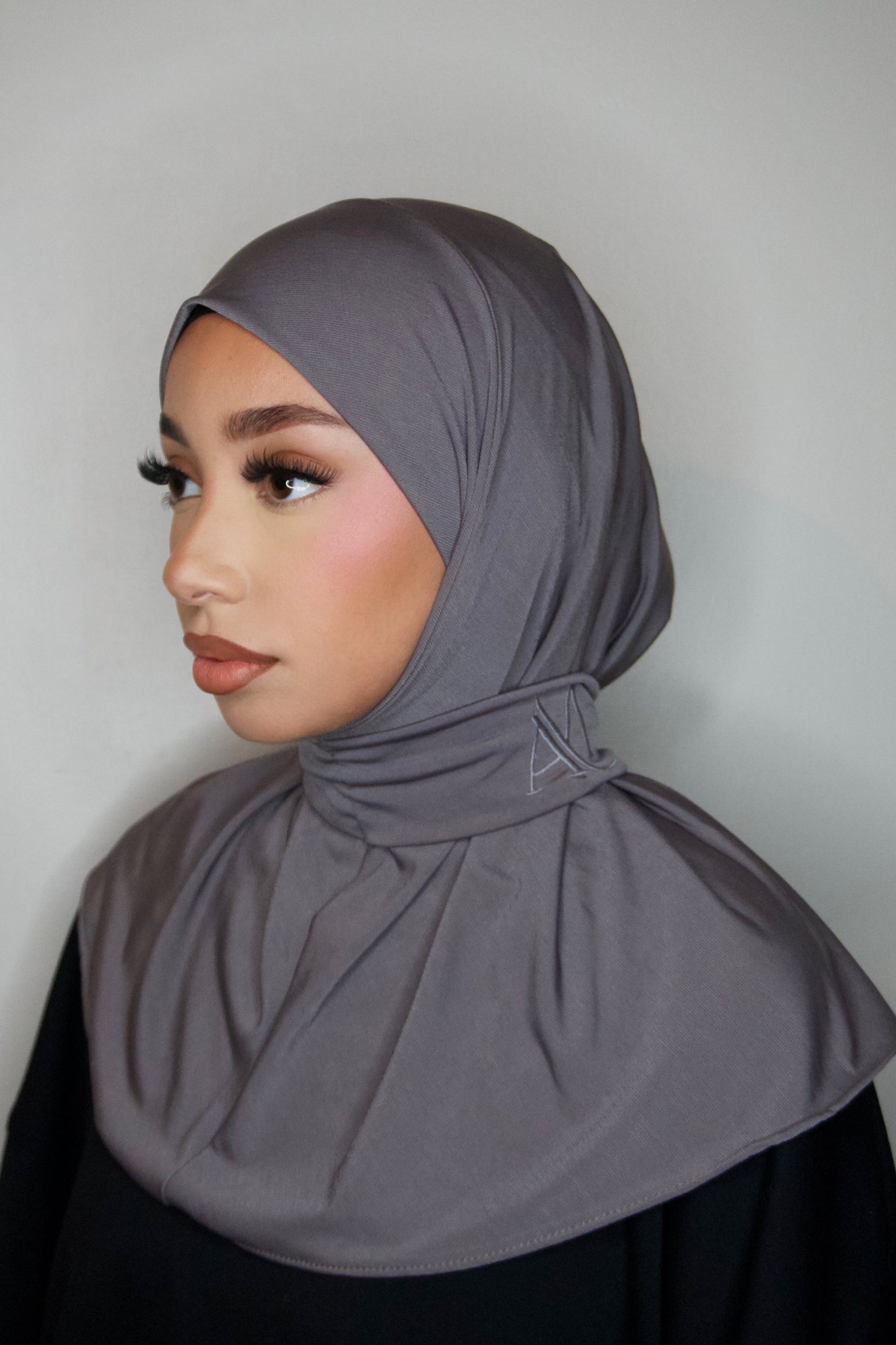 HIJAB CAGOULE À BOUTONS TAUPE GRIS