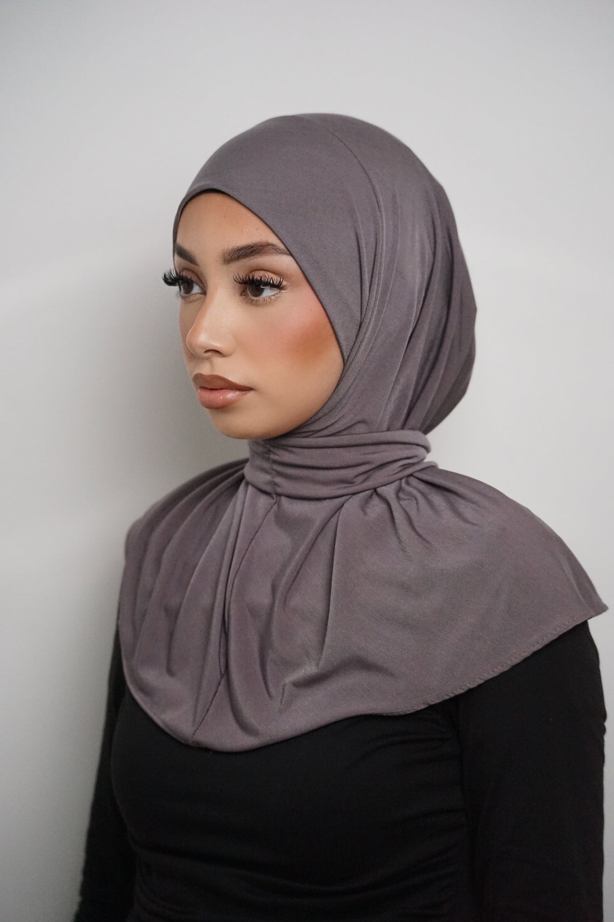 HIJAB CAGOULE À BOUTONS TAUPE GRIS