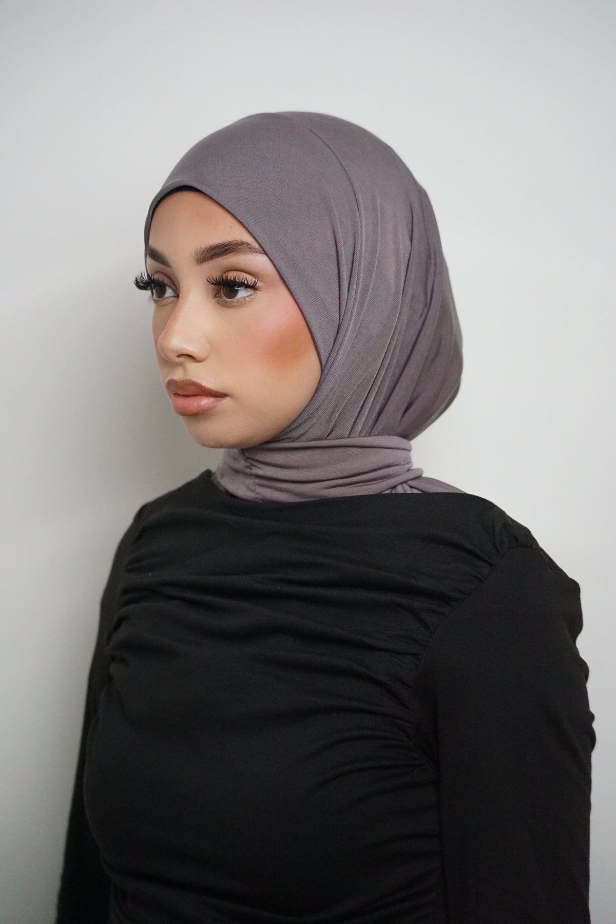 HIJAB CAGOULE À BOUTONS TAUPE GRIS