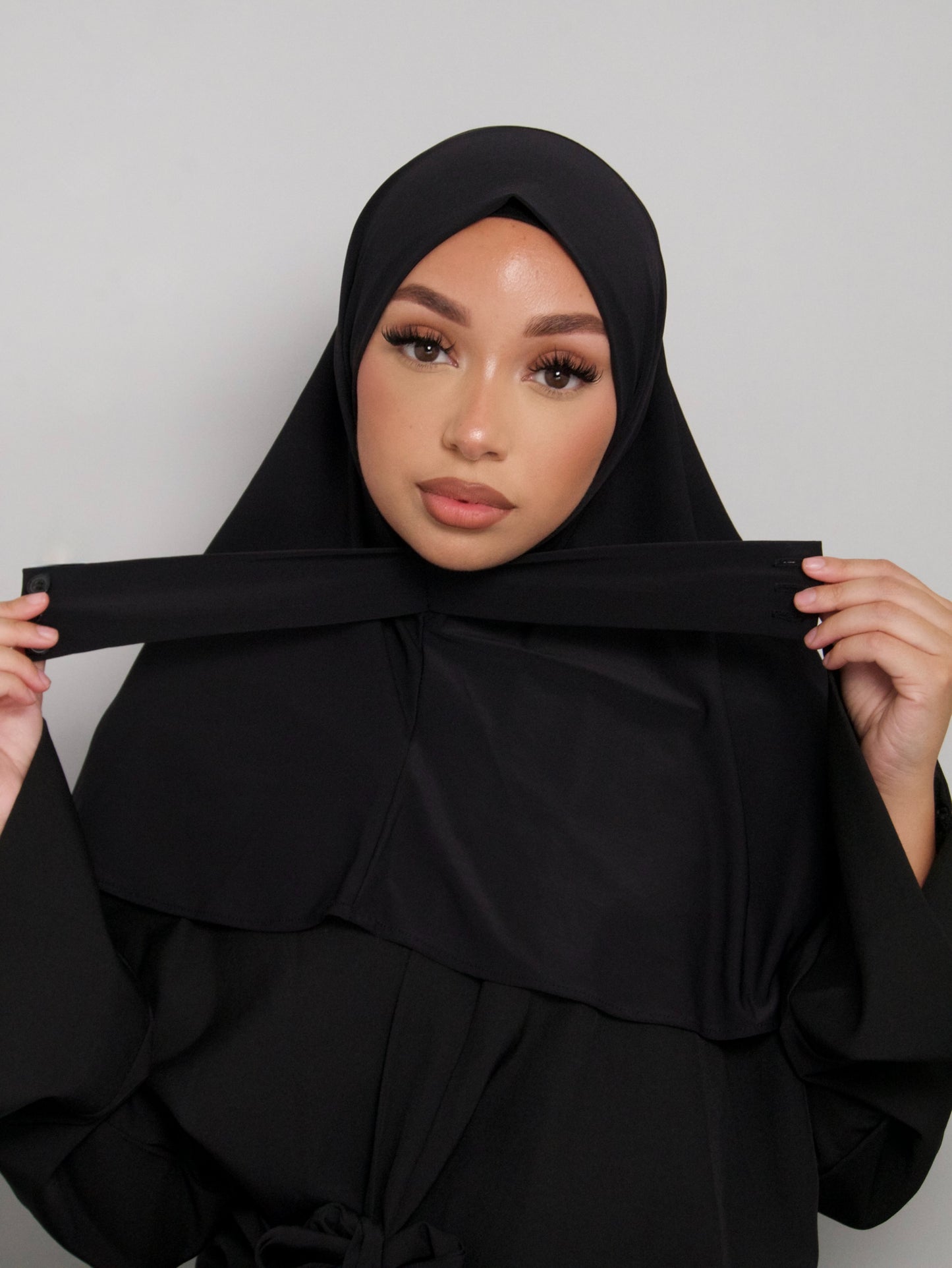 HIJAB CAGOULE NOIR À BOUTONS