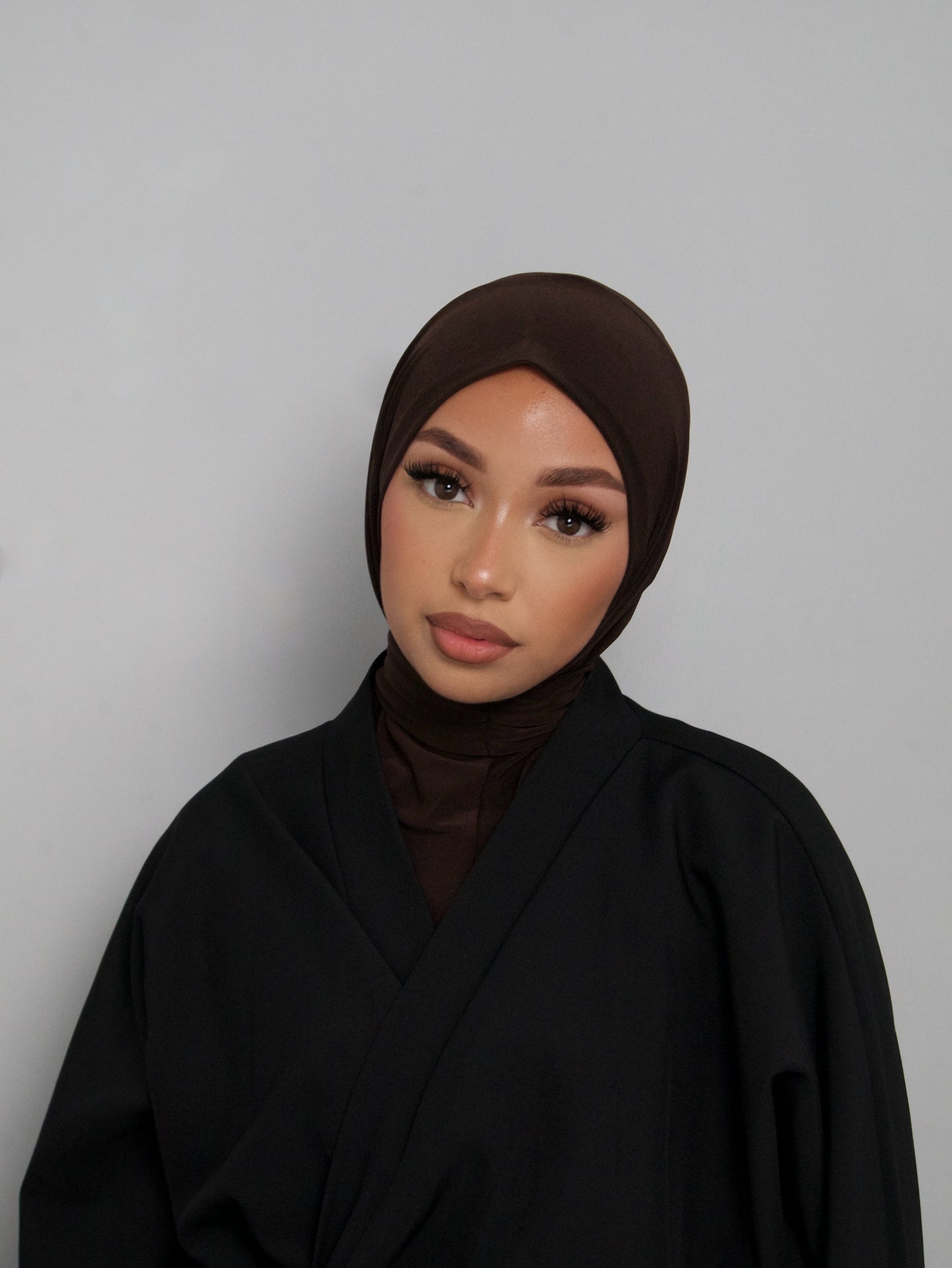 HIJAB CAGOULE MARRON À BOUTONS